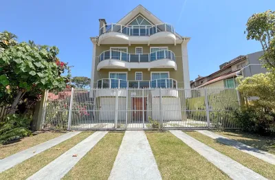 Apartamento em caiobá com 2 vagas de garagem, 2 quartos (com varanda), sacada privativa e churrasqueira.