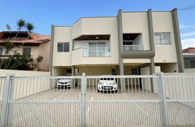 Apartamento em caiobá com sacada e churrasqueira e 2 quartos