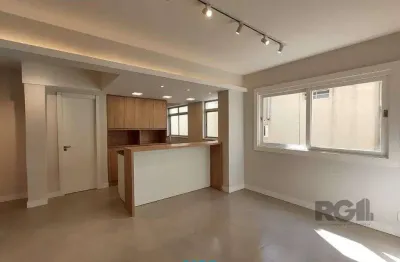 Apartamento semi mobiliado, 67m², 2 dormitórios, 1 vaga no bairro petrópolis