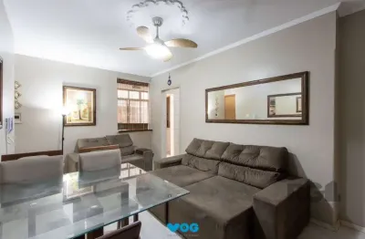 Apartamento com 70m² de área privativa, possui 3 dormitórios, sala para 2 ambien