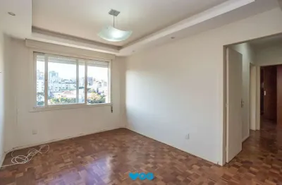 Apartamento no petrópolis de 2 dormitórios dependência e vaga desocupado