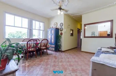 Apartamento com 3 dormitórios em prédio com elevador no bairro santa cecília