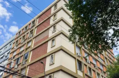 Apartamento no Centro Histórico de Porto Alegre – 2 dormitórios e 2 banheiros, d