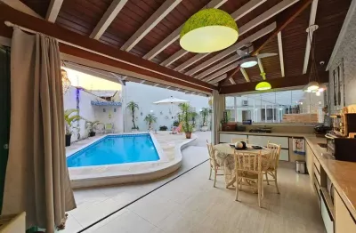 Casa em Aparecida, Casa em Santos, Casa com 3 dorms, Casa à Venda em Aparecida, Casa à Venda com 3 dorms, Piscina, Churrasqeuira e Quintal