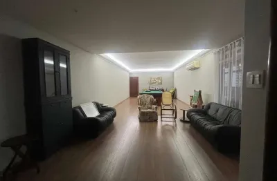 Cobertura com 3 dormitórios, sendo 2 suítes + 1 dependência, na ponta da praia santos