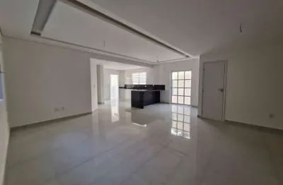 Casa com 3 quartos, piscina e churrasqueira à venda no embaré em santos