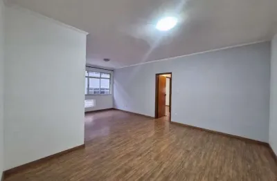 Apartamento com 2 quartos e dependência para alugar na pompéia