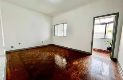 Casa á venda com 2 dormitório, 2 banheiros no campo grande, em santos