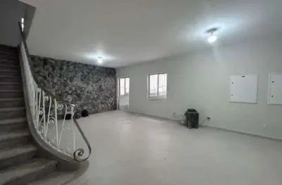 Casa ampla para locação na avenida Bernadino de Campos no bairro do Campo Grande em Santos SP.