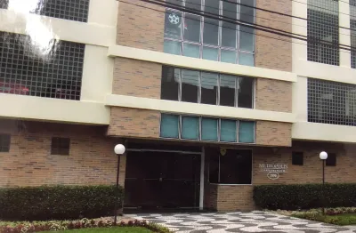 Apartamento excelente batel centro.  próximo melhores lugares da cidade.