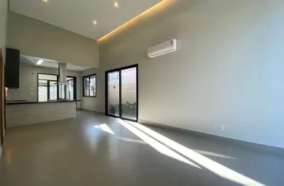 Casa térrea 3 suítes 162m² em condomínio fechado no Quinta da Primavera.