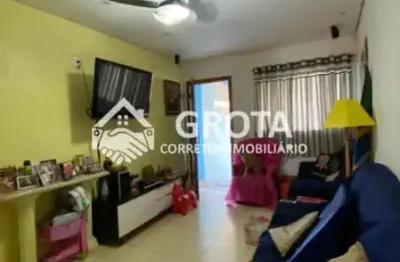 Sobrado frontal na nossa senhora do carmo: espaco e conforto em 180 metros