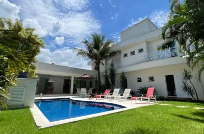 Casa à venda em condomínio fechado com 5 suítes no maitinga