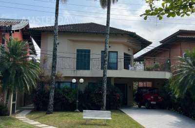 Venha conhecer a casa dos seus sonhos em um dos melhores condomínios da cidade!