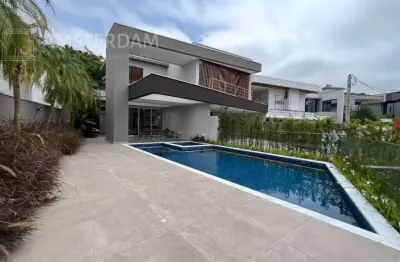 Casa de alto padrão a venda no condominio riviera de são lourenço