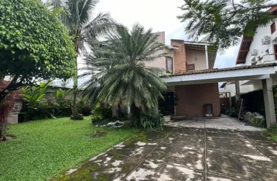 Venha conhecer essa incrível casa em condomínio, localizada em uma das áreas mais nobres da cidade!