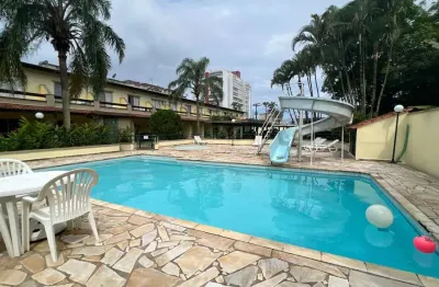 Locação anual - casa em condominio fechado na região central de bertioga.