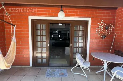 Casa de praia, mas num verdadeiro resort, reformada, pronta pra aproveitar todos os dias