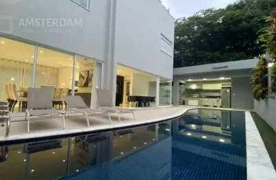 Imperdível casa de alto padrão em condomínio na riviera, bertioga-sp: 5 quartos, 5 suítes, 2 salas, 6 banheiros, 4 vagas, 513,80 m² de área.