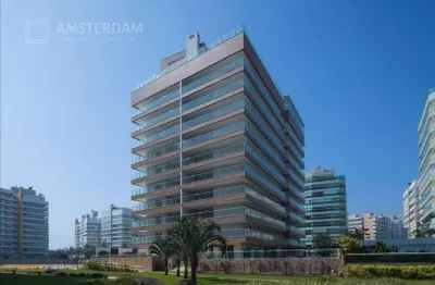 Apartamento de altíssimo padrão no módulo 8 na riviera, bertioga/sp: 4 suítes, 2 salas, 5 banheiros, 3 vagas e 201,63 m² de área.
