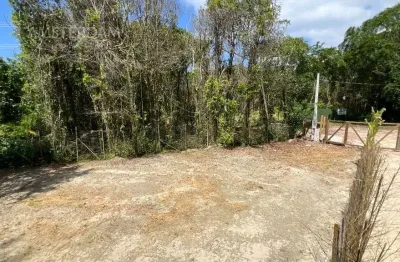 Terreno limpo, aterrado, cercado com tela, pronto para construir.