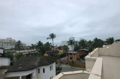 Cobertura duplex para locação anual no Maitinga: 3 quartos, 2 suítes, 2 vagas. Alugue já em Bertioga-SP!