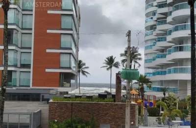 Apartamento na riviera com varanda gourmet envidraçada com vista para o mar