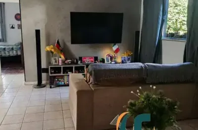 Apartamento estilo sobrado geminado à venda em vilazinha tranquila!