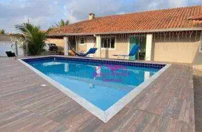 Casa com piscina lado praia à venda em ótima localização