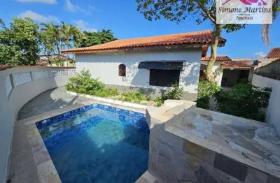 Casa em lote inteiro com piscina lado praia com 03 dormitórios