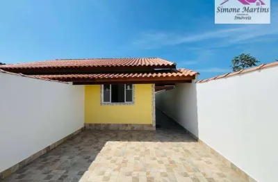 Casa lado praia na cidade de itanhaém em rua pavimentada