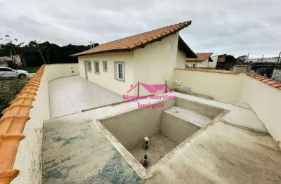 Casa nova lado praia com piscina em rua pavimentada na praia de itanháem