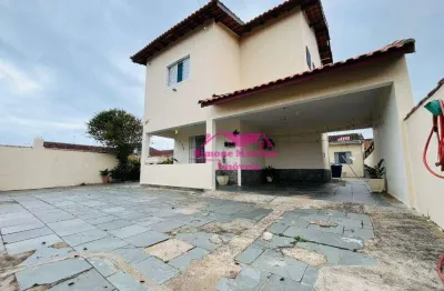 Sobrado em lote inteiro com edicula em localização privilegiada