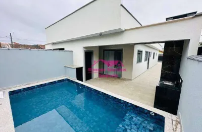 Casa nova com acabamento impecável e ótima localização na praia de mongaguá