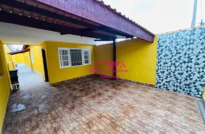 Casa reformada na praia de mongaguá com 02 quartos e amplo espaço de quintal