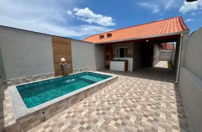 Casa nova com piscina á venda na praia de itanhaém, vale a pena conferir!