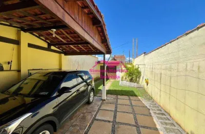 Casa á venda com amplo espaço de quintal e uma área verde maravilhosa na praia de itanhaém