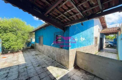 Casa em lote inteiro á venda na praia de mongaguá, vale a pena conferir!