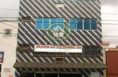 Amplo prédio comercial. c/ 1 loja térrea e duas salas altas