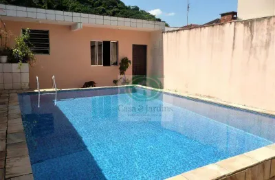 Casa térrea em santos, bairro do marapé, com 03 dormitórios/sendo 02 suítes, edícula e piscina - r$1.590.000,00