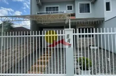 Casa com 3 quartos para alugar na Vila Nova, Joinville 