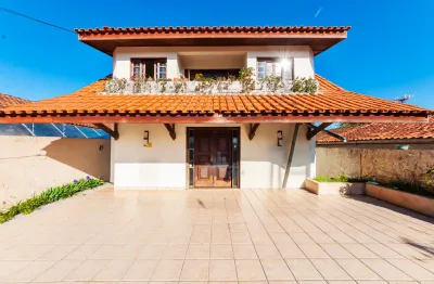 Residência com 291m2 em um terreno de 470m2 no bairro boa vista em curitiba!