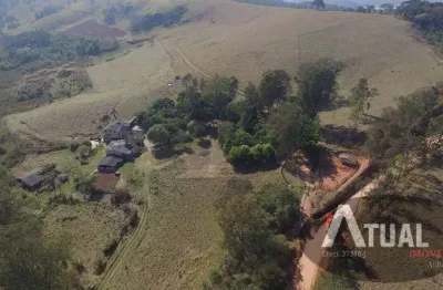 Sitio a venda em piracaia a 800 mts do asfalto área de 400 mil m² .