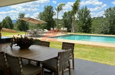 Luxuosa mansão de 6 quartos e 6 suítes no condomínio quinta da baroneza em bragança paulista-sp: 959m² de puro requinte!