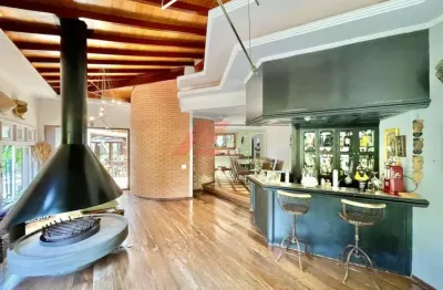 Imponente casa de 6 quartos e 6 suítes na granja viana, em cotia-sp, com 641,22m² e 14 vagas de garagem!