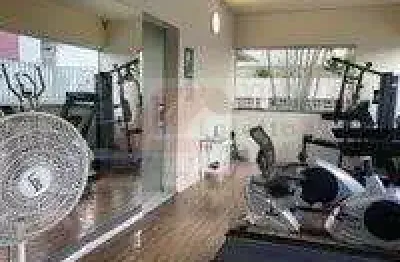 Moema próximo do shopping ibirapuera. dois dormitórios sendo uma suíte, terceiro dormitório reversível para sala, 1 vaga de garagem.