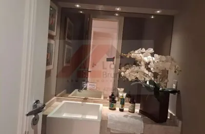 Esta excelente casa em condomínio, no bairro do real parque, está pronta para acolher sua família; 350 m², 3 suites, 4 vagas