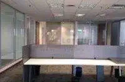 Edifício moderno com sala de reunião, auditório equipado e decorado.