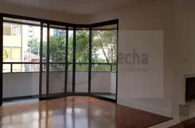 Excelente apartamento, totalmente reformado, 204m² - 4 dormitórios, sendo 2 suítes e 3 vagas