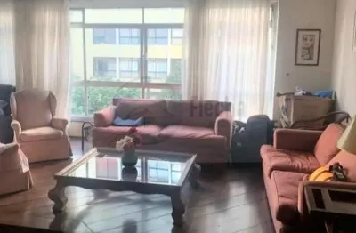 Excelente apartamento 240m² de área privativa, 3 dormitórios (sendo 1 suíte) e 2 vagas.